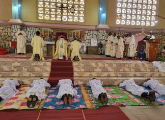 Religion : Ordination Presbytérale au Diocèse de Matadi, 6 jeunes diacres signent leur entrée dans l’ordre des prêtres