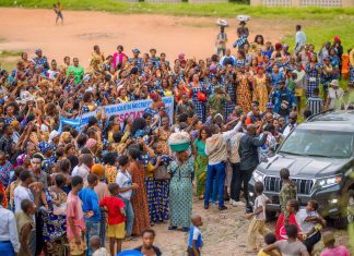 Kongo Central : à Matadi pour accompagner le Vice – Premier ministre de la défense, l’Honorable Riziki MANENO BANDU accueillie chaleureusement par sa base