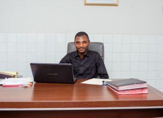 Insécurité dans les villes de Matadi et Boma: « le verbiage du conseiller du gouverneur est teinté d’ignorance, d’insuffisance, d’excès de zèle, et d’impolitesse envers une Représentante du peuple. On ne change pas la réalité» dit Roger MISAMU, chargé de Communication de la Députée Nationale Percy NZUZI UMBA