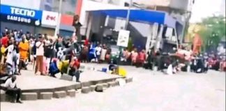 RDC : affaire braquage de l’agence Rawbank victoire à Kinshasa ; les caméras de surveillance ont filmé des militaires et policiers en train de voler l’argent dans les guichets et caisses