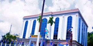 KongoCentral : nouvelle passe d’armes entre le gouvernement et l’Assemblée Provinciale qui voit clairement dans le chef du gouverneur Grâce Bilolo, des manœuvres visant à se soustraire du contrôle parlementaire et se dit prête à épuiser tous ses moyens constitutionnels